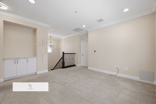 Building Photo - Beautiful Mediterranean Luxury Home in Exclusive Gated Villa Sierra, Arcadia