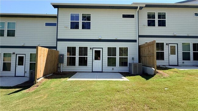 Building Photo - 3235 Cherry Dr