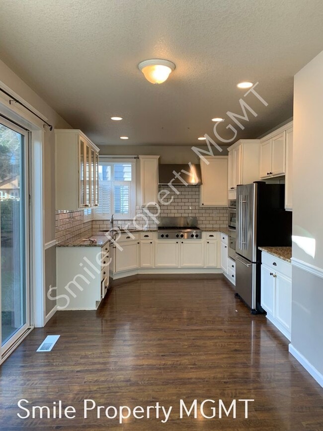 Building Photo - A nice house with 3 beds rooms and 2 baths.
