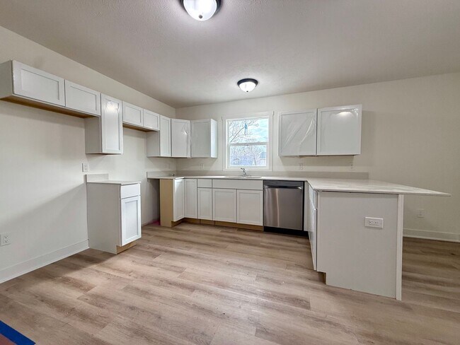 Building Photo - 313 Orchard Ave