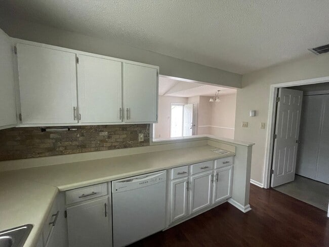 Building Photo - Duplex