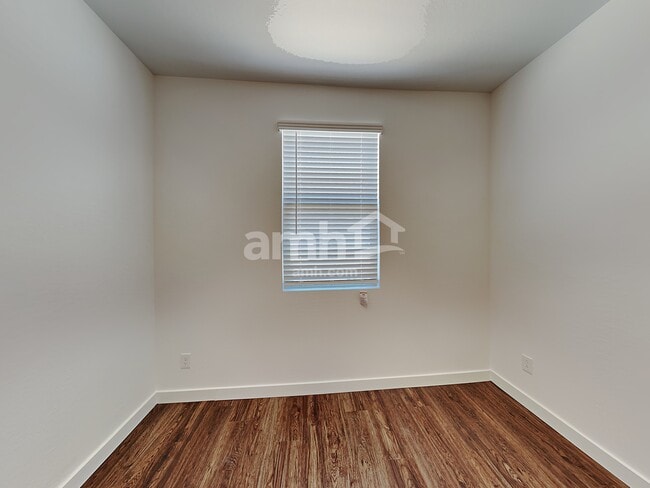 Building Photo - 4218 S 105th Dr