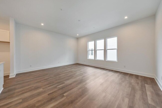 Building Photo - 515 Motivation Cir NW