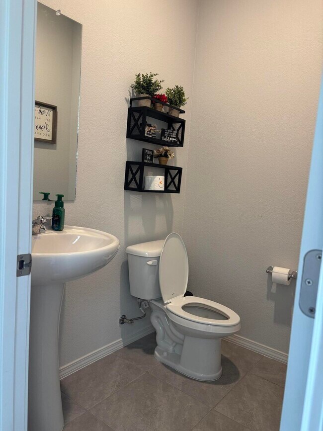 Building Photo - 2444 Talisker St NE