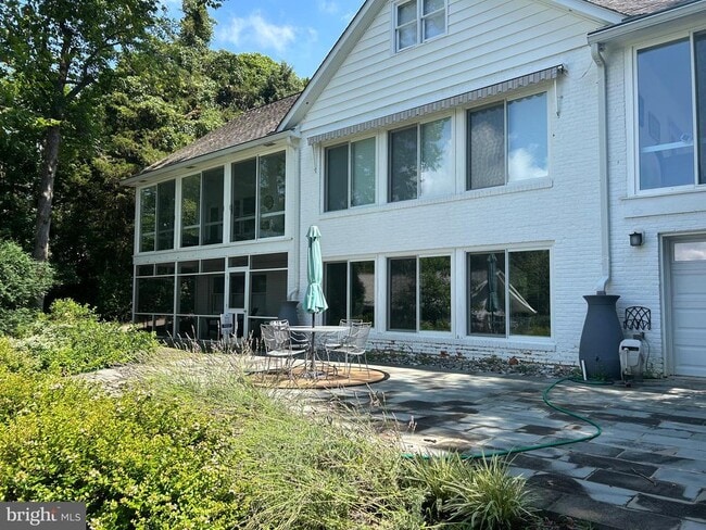 Building Photo - 2660 Greenbriar Ln