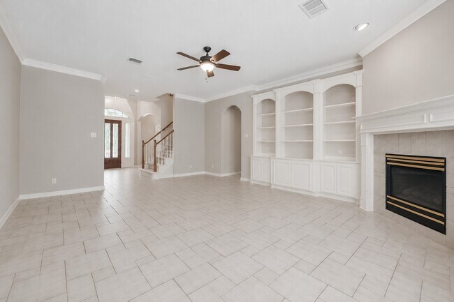 Building Photo - 1303 Red Oak Ct