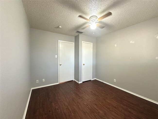 Building Photo - 12401 Tree Line Dr