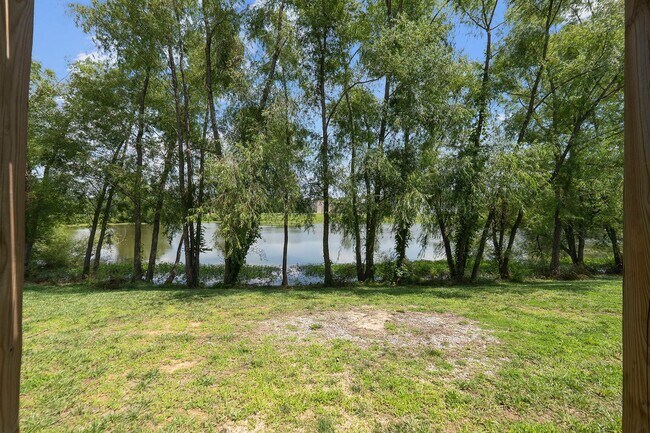 Building Photo - 424/426 E. Deerwood Dr
