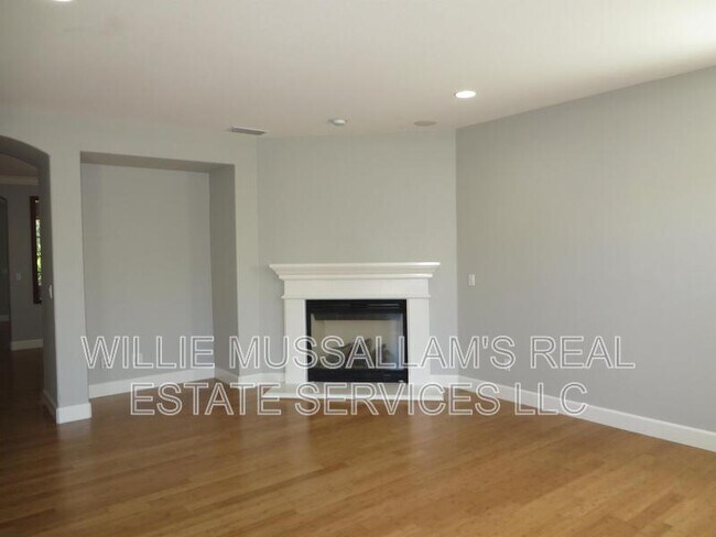 Building Photo - 685 W Rico Way