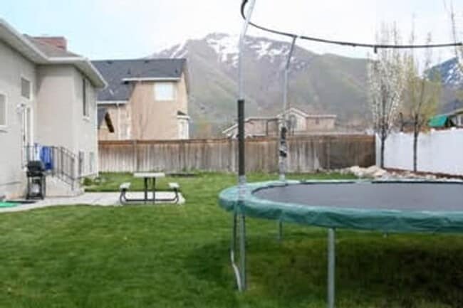 Building Photo - Beautiful 6 Bed 3 bath in Springville!!