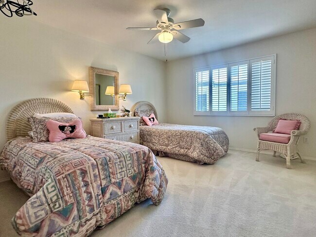 Building Photo - 105 Durango Cir