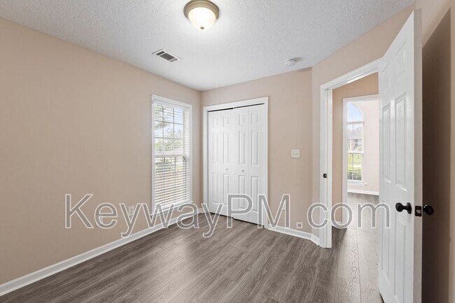 Building Photo - 304 Elbrus Way