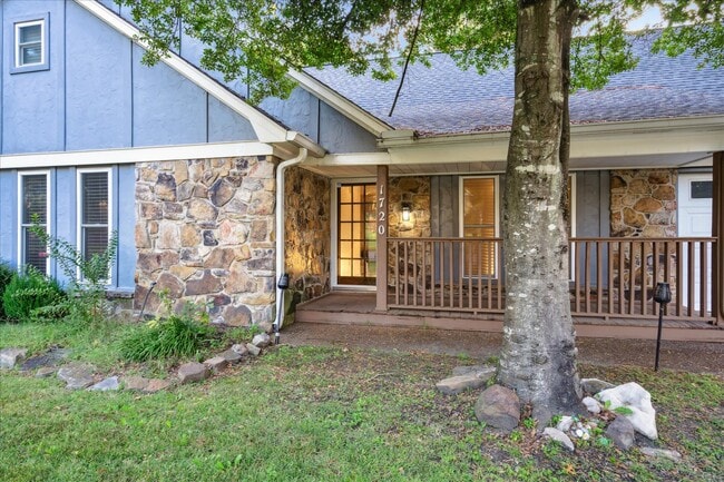 Building Photo - 1720 Brierbrook Rd