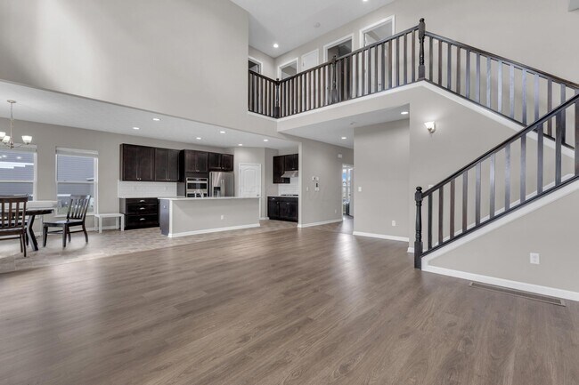 Building Photo - 2390 Glenvale Dr