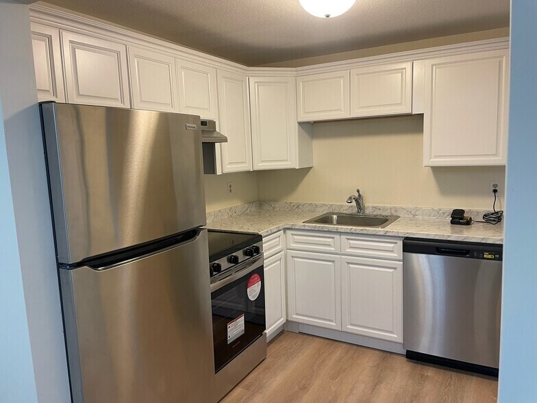 Building Photo - Grafton Colonial Apartments