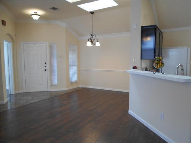 Building Photo - 3013 Foxhollow Dr
