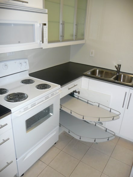 Building Photo - 5552 Fernhill Cir