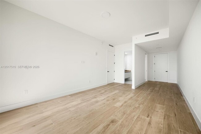 Building Photo - 3034 Oak Ave