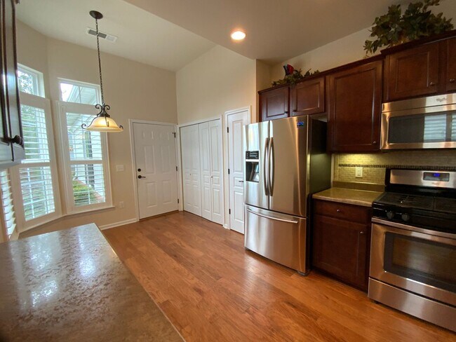 Building Photo - Move in ready in a wonderful Active 55+ Ad...
