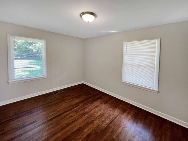 Building Photo - 1309 5th Pl NW