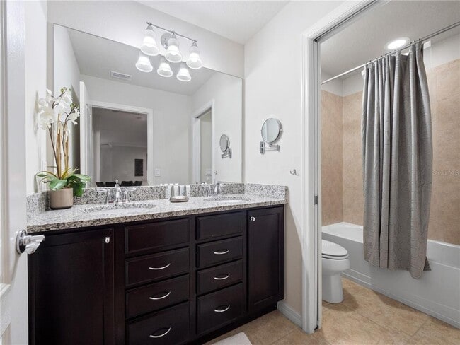 Building Photo - 8825 Rhodes St