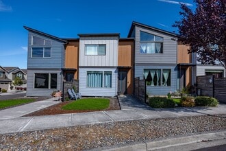 Building Photo - 3 bedroom home in Ridgefield w/ AC - Built...