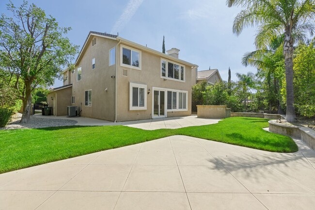 Building Photo - Gorgeous 3BD 2-Story Home in the Sorrento Community in Porter Ranch!