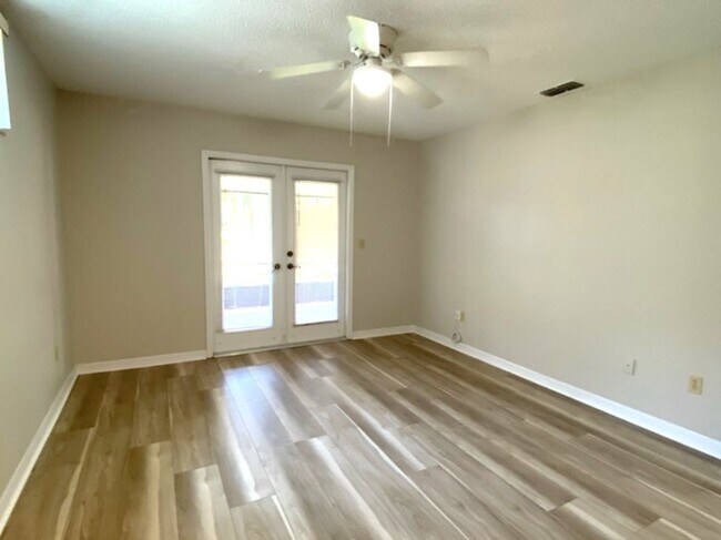 Building Photo - Two Bedroom Pelican BayTownhome