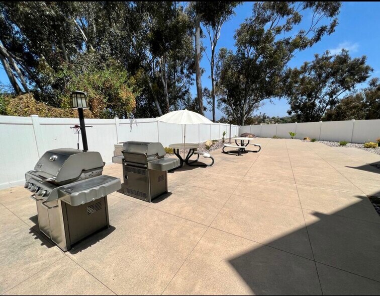 Building Photo - 3030 Suncrest Dr