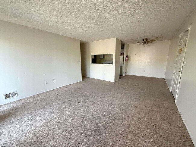 Building Photo - 81 Colonial Ct