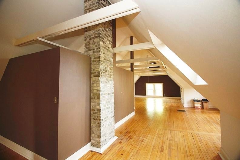 Building Photo - 2719 E Hartford Ave