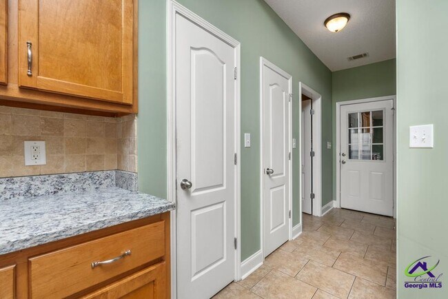 Building Photo - 601 Huntwood Ln