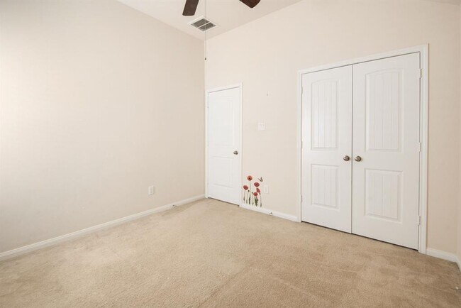 Building Photo - 24922 Clover Ranch Dr