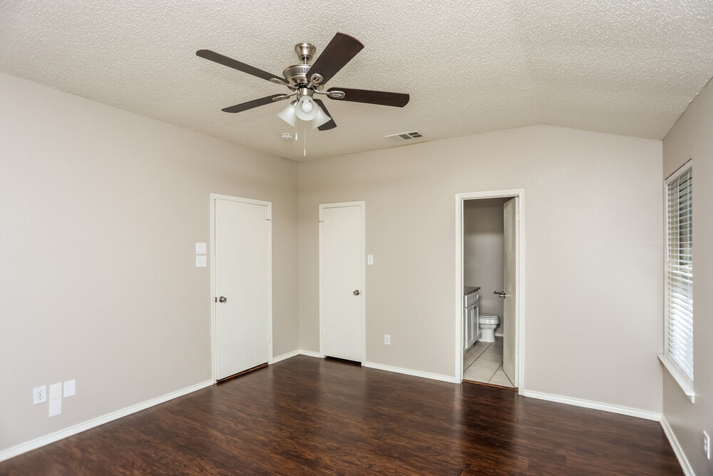 Building Photo - 948 Fenway Ln