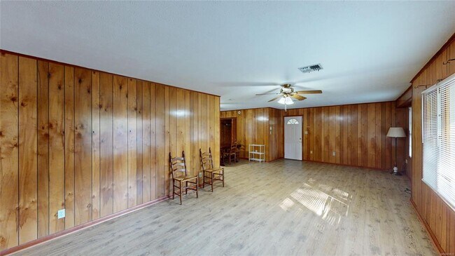 Building Photo - 921 Loder St