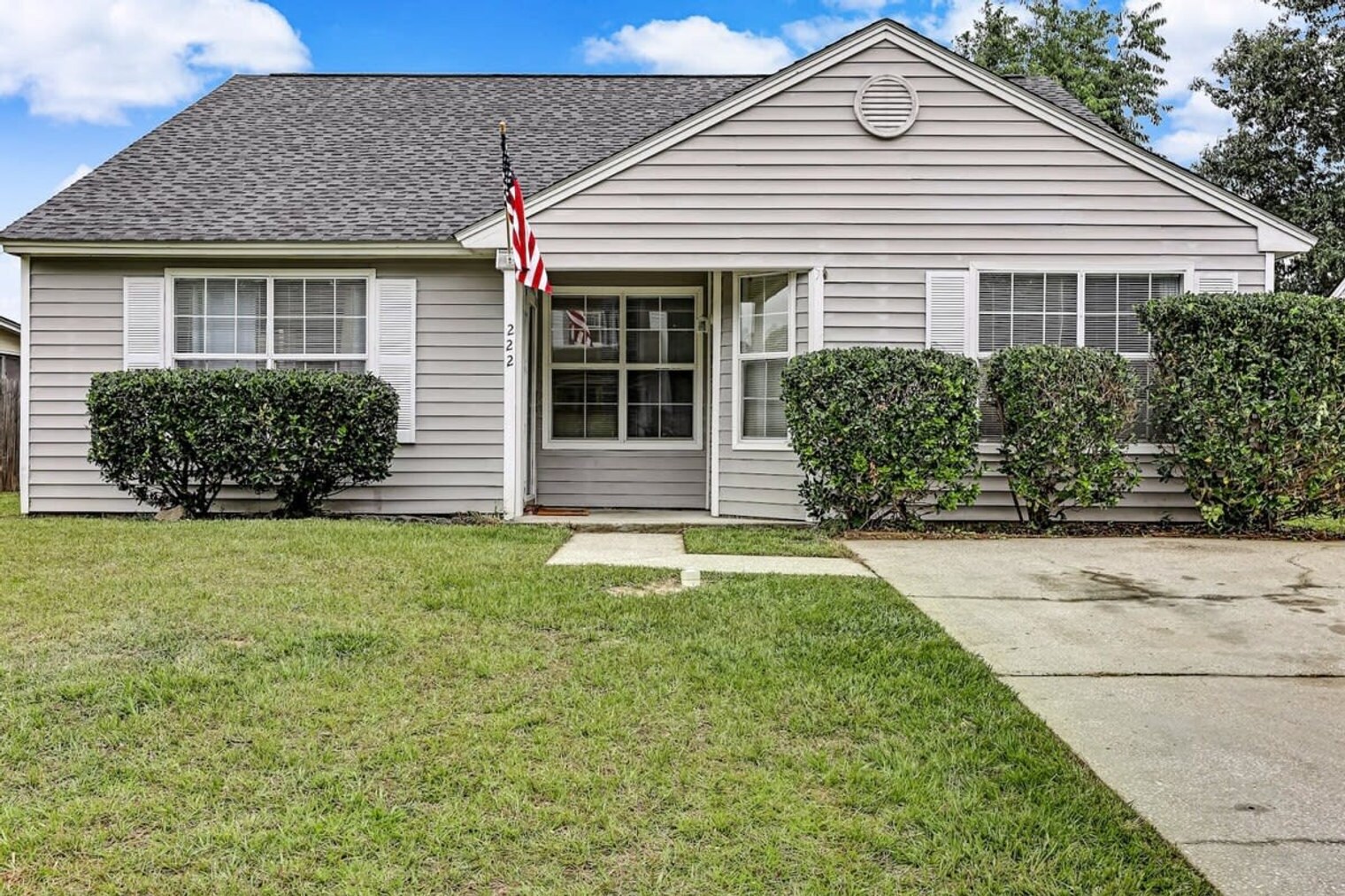 Building Photo - 222 Laurelwood Dr