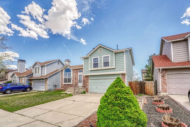 Building Photo - $2,595 - 3 Bed, 1 Bath Newly Renovated Hom...