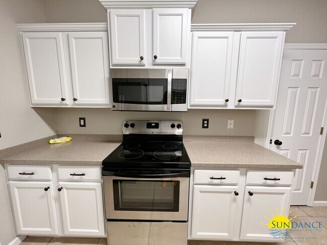 Building Photo - Beautiful townhome in the heart of Niceville!