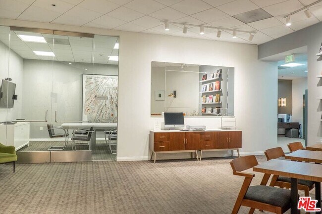 Building Photo - 3785 Wilshire Blvd