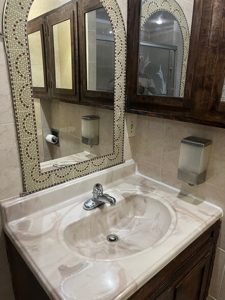 Building Photo - 60 St Pauls Ave