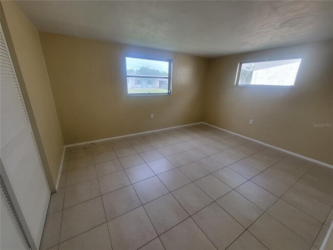 Building Photo - 5424 Shell Dr
