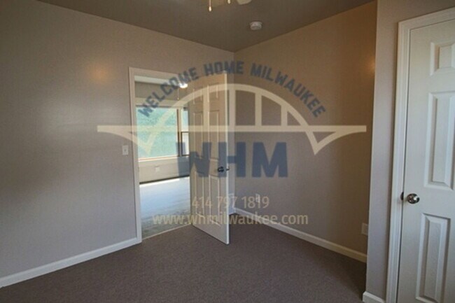 Building Photo - 2470 N 54th St