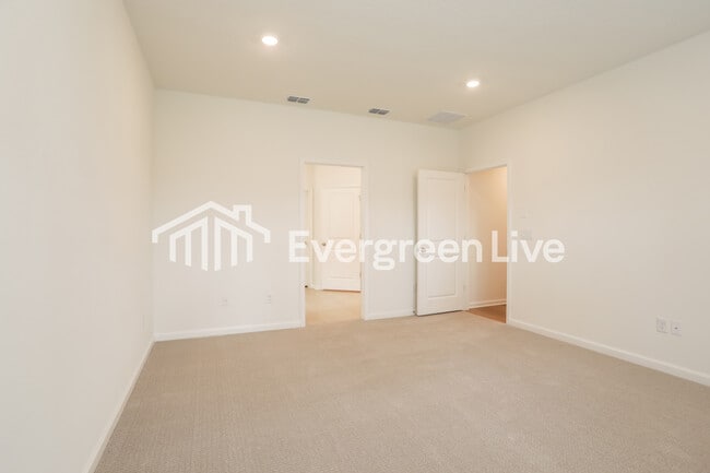 Building Photo - 3440 Americana Dr