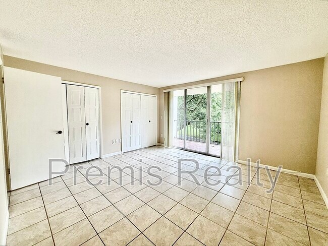 Building Photo - 2699 Seville Blvd