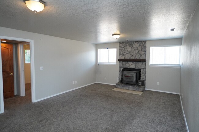 Building Photo - 698 Berwick Dr