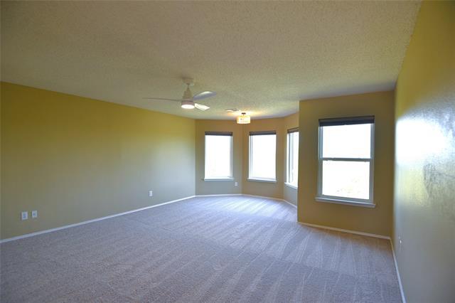 Building Photo - 3921 Lakeside Dr