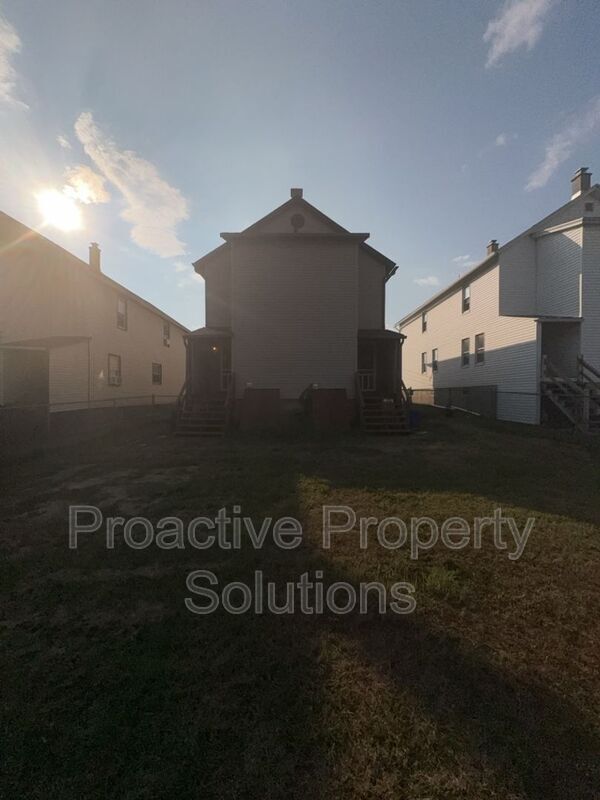 Building Photo - 415-417 17th Ave