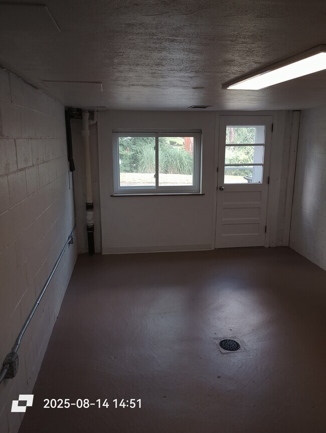 Building Photo - 5115 Daube Dr