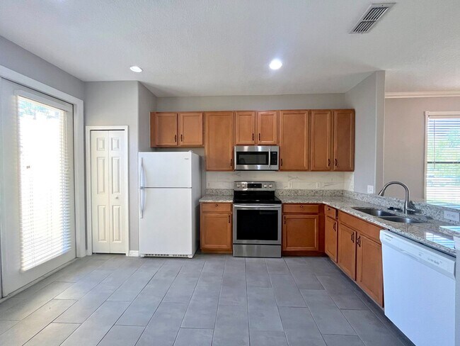 Building Photo - Hunter's Creek - 3 Bedroom, 2.5 Bathroom T...