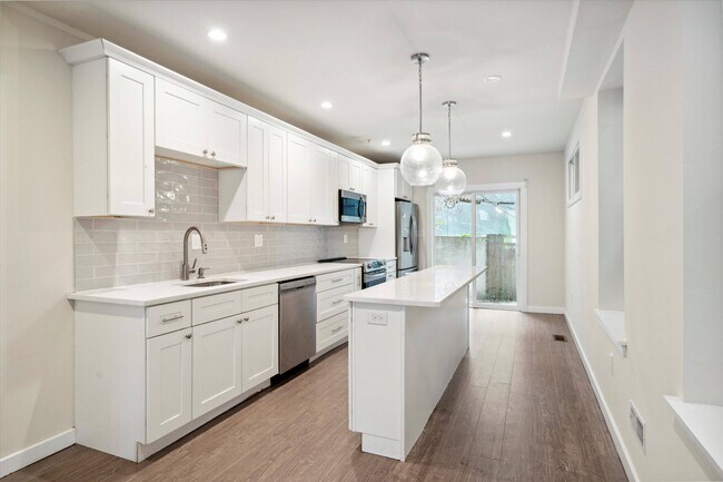 Primary Photo - 1826 W Montgomery Ave